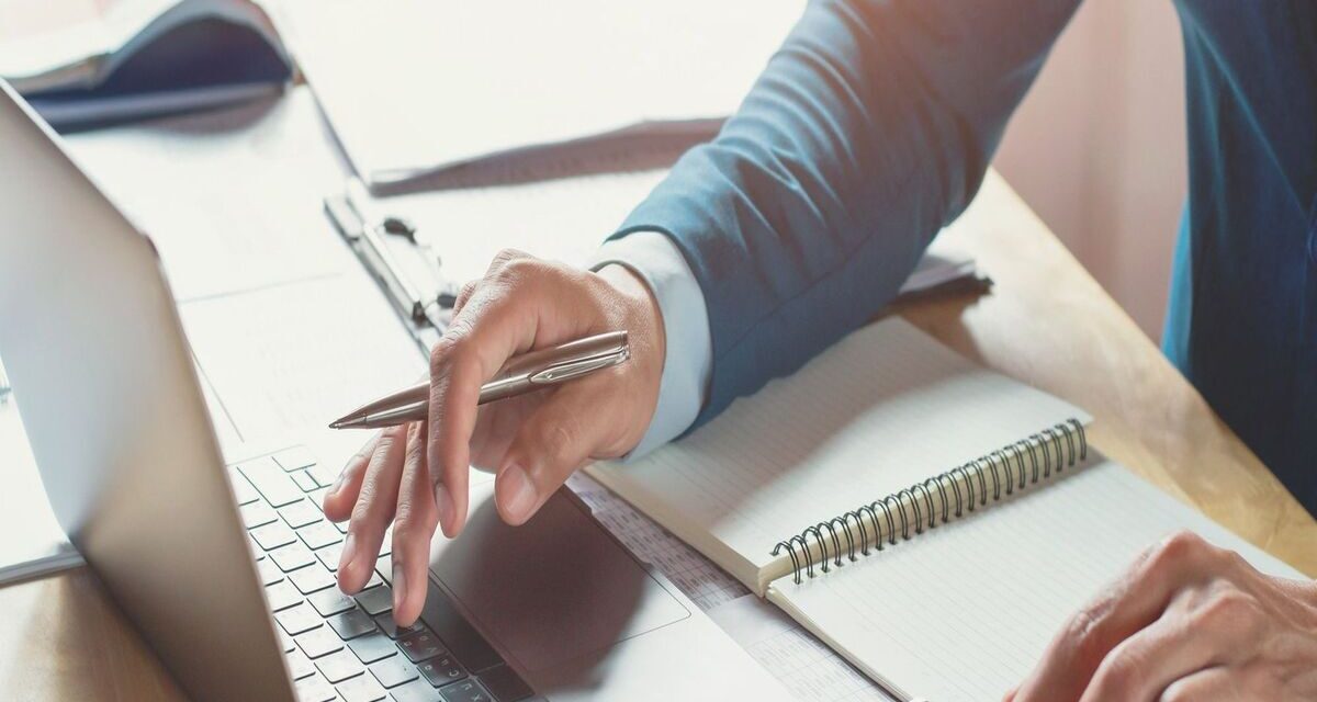 How Does an Accountant Help a Small Business?